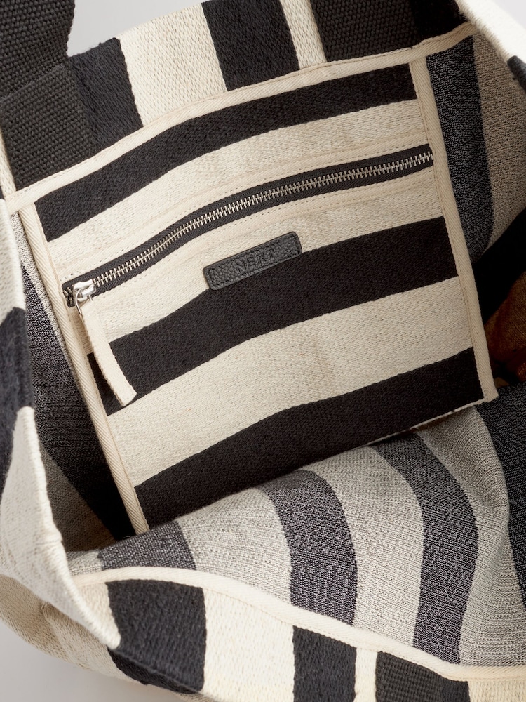 Kaufen Sie Schwarz/Weiß Large Canvas Shoulder Bag bei Next