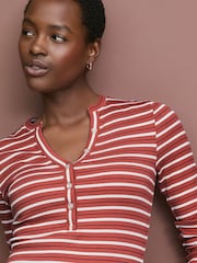 أحمر - رداء علويHenley بكم طويل نسيج مضلع بأزرار - صورة 1 من 6