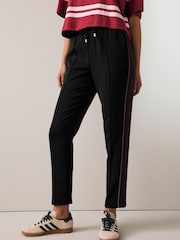 أسود - Tapered Track Pant Trousers - صورة 3 من 8