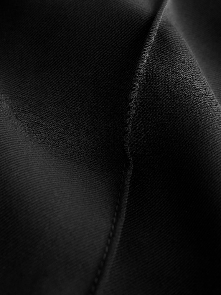 Schwarz - Schmal zulaufende Track-Hosen - Bild 8 von 8 Schwarz - Schmal zulaufende Track-Hosen - Bild 8 von 8
