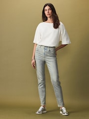 Grün gefärbt - Bequeme Mom-Stretchjeans - Bild 1 von 7