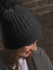 Schwarz - Strickmütze aus 100 % Kaschmir mit Bommel - Image 3 of 7