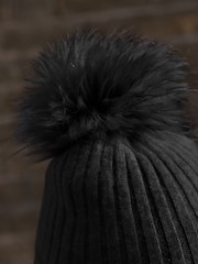 Schwarz - Strickmütze aus 100 % Kaschmir mit Bommel - Image 4 of 7