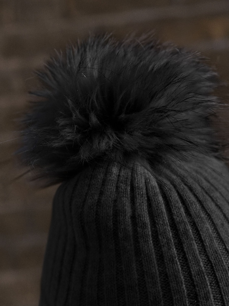 Schwarz - Strickmütze aus 100 % Kaschmir mit Bommel - Image 4 of 7