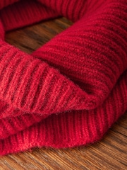 Red Wool Cashmere Snood - Image 9 of 11