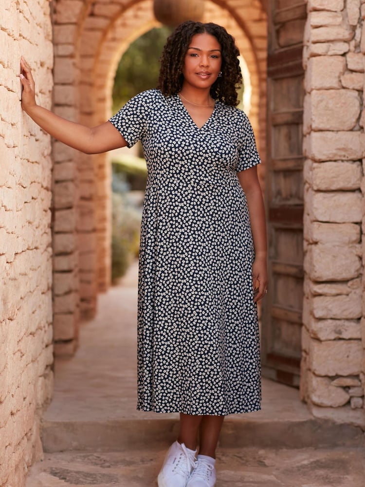 Live Unlimited Curve kleingemustertes Wickel-Midikleid aus Jersey - Bild 1 von 7