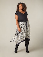 Live Unlimited Curve Rock mit Mono-Placement-Print und Zipfelsaum - Bild 5 von 8