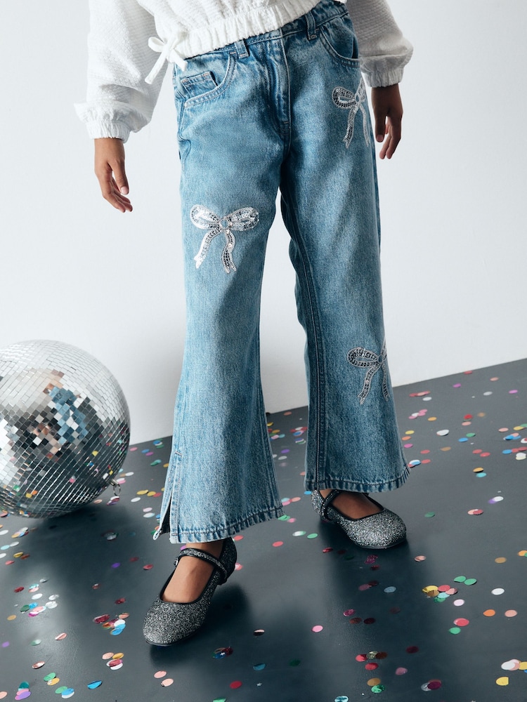 Blau Denim - Ausgestellte Jeans mit Verzierung aus 100 % Baumwolle (3–16 J.) - Bild 1 von 9
