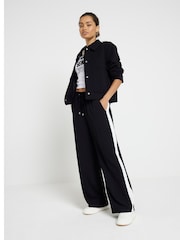 Черный - Широкие спортивные брюки с полосками по бокам River Island Petite - Изображение 3 из 8