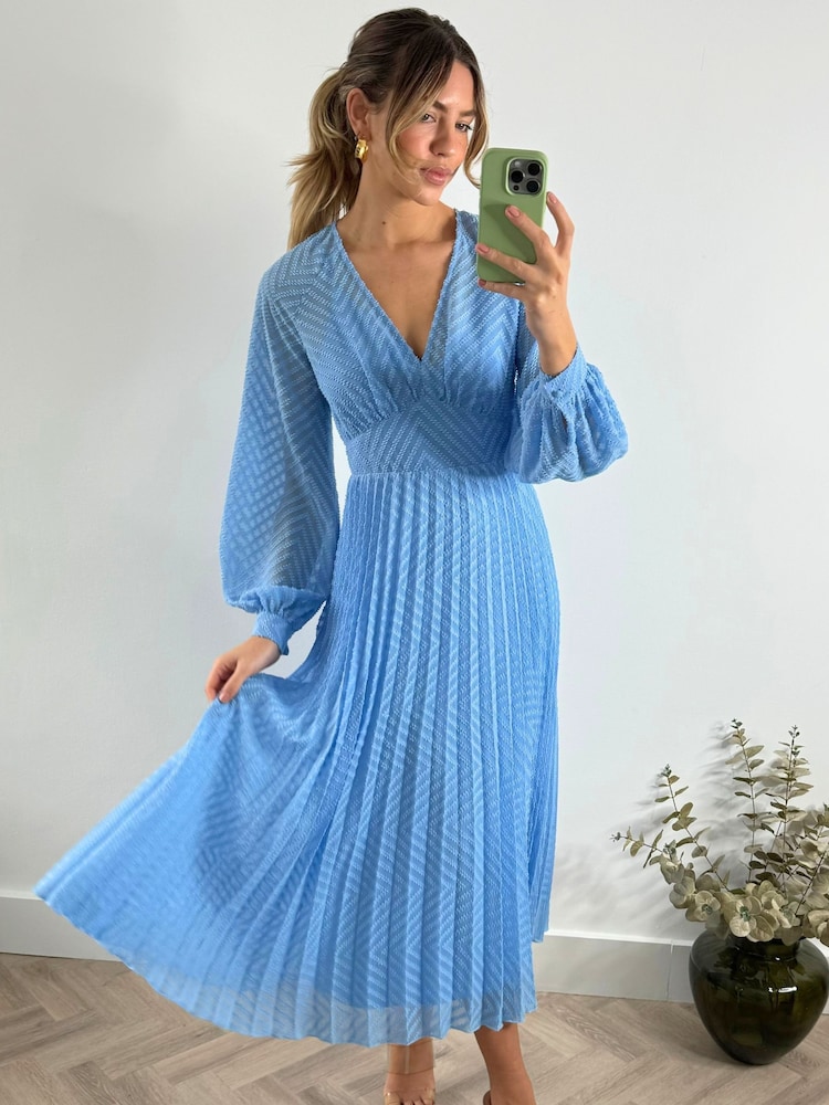 Blau - Style Cheat Dannica Plissiertes Maxikleid mit Ballonärmeln - Bild 1 von 4 Blau - Style Cheat Dannica Plissiertes Maxikleid mit Ballonärmeln - Bild 1 von 4