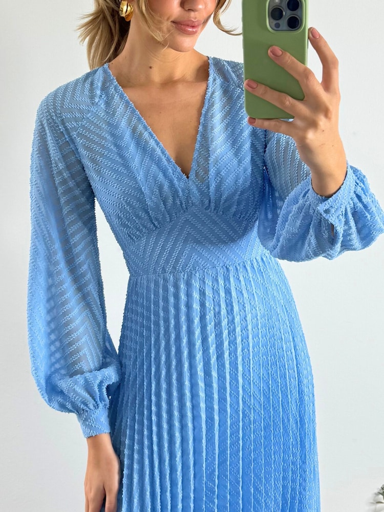 Blau - Style Cheat Dannica Plissiertes Maxikleid mit Ballonärmeln - Bild 4 von 4 Blau - Style Cheat Dannica Plissiertes Maxikleid mit Ballonärmeln - Bild 4 von 4