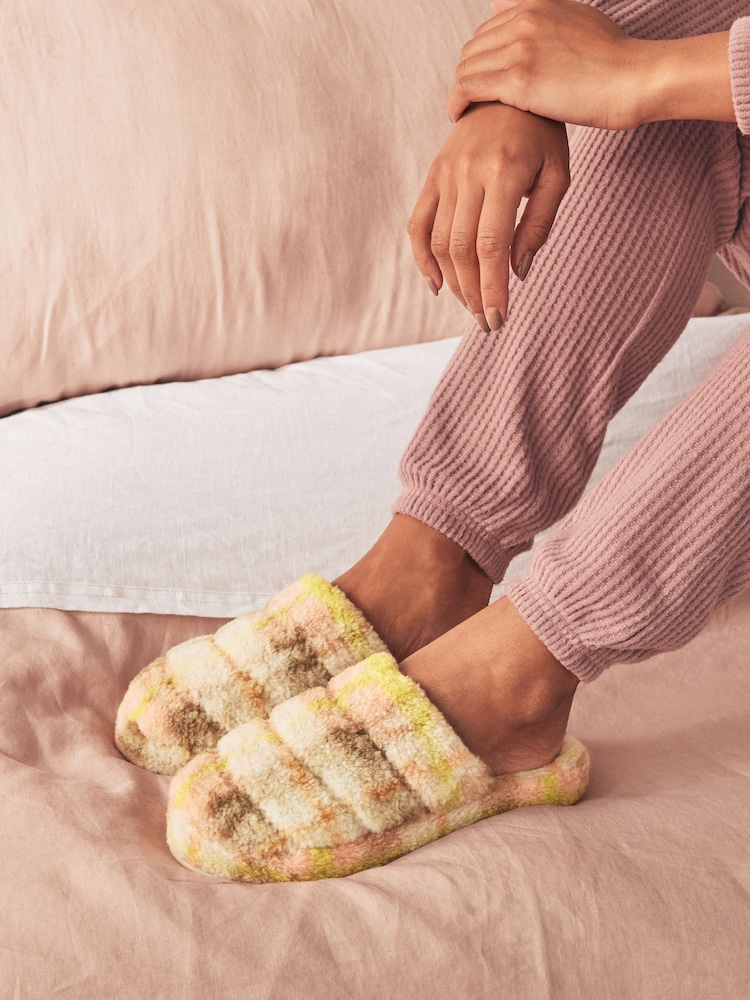mehrfarbig kariert - Borg Gesteppte Flatform-Slipper - Bild 1 von 7 mehrfarbig kariert - Borg Gesteppte Flatform-Slipper - Bild 1 von 7