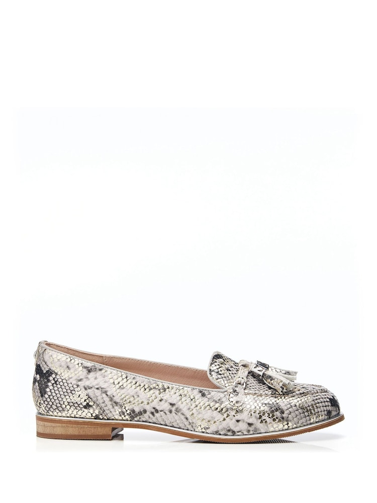 Moda in Pelle Evvaa Flat Slip on Tassle Leather Barrel Loafers - Image 2 of 5