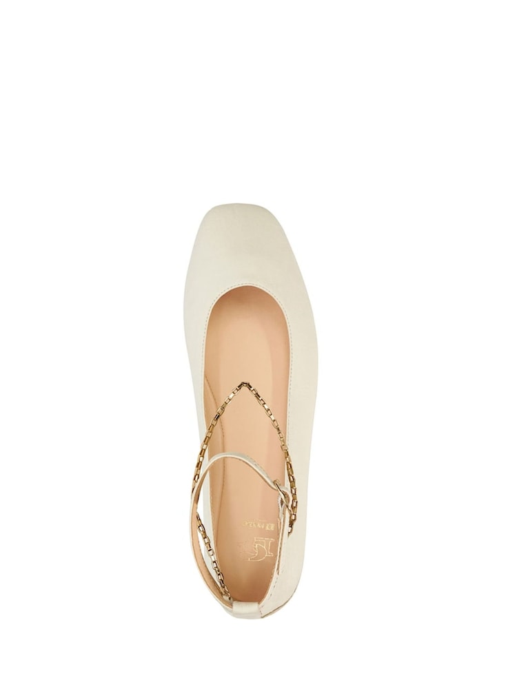 Cream - Dune London Halles Ankle Chain Ballet lahki športni copati - Slika 6 iz 6 Cream - Dune London Halles Ankle Chain Ballet lahki športni copati - Slika 6 iz 6