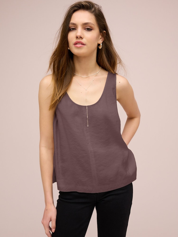 Burgund - Ärmelloses Cami-Top mit Rundhalsausschnitt - Bild 1 von 5 Burgund - Ärmelloses Cami-Top mit Rundhalsausschnitt - Bild 1 von 5