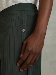 Reiss Dark Green Etienne Ribbed Elasticated Waist Shorts - Image 4 of 6