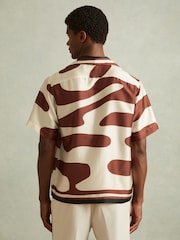 Reiss Rust/Navy Tom Relaxed Printed Cuban Collar Shirt - Image 4 of 6
