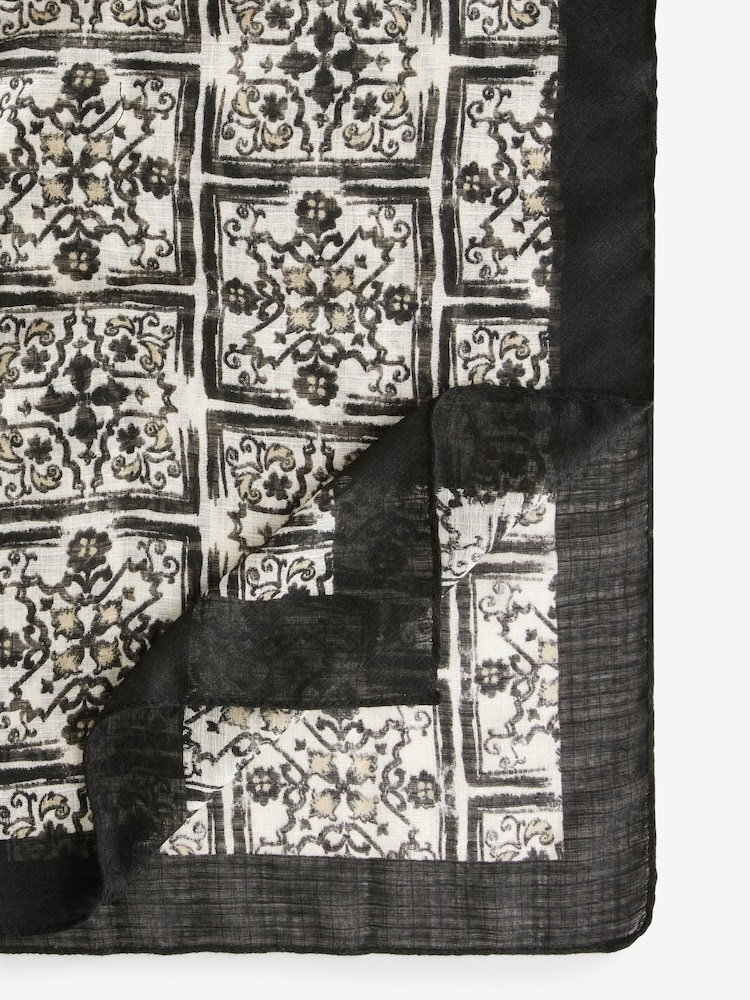 Schwarz/Weiß, Blockprint - Leichter Schal - Bild 7 von 7 Schwarz/Weiß, Blockprint - Leichter Schal - Bild 7 von 7