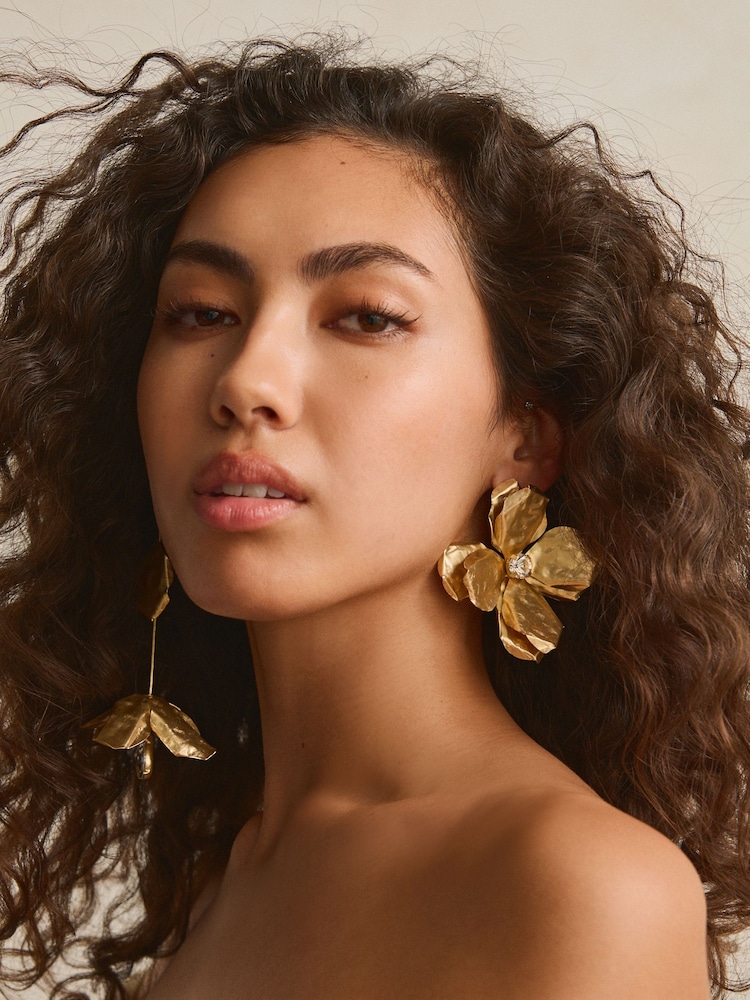 Goldfarben - Mismatch Flower Drop Earrings Made With Recycled Iron and Zinc - Bild 1 von 6
