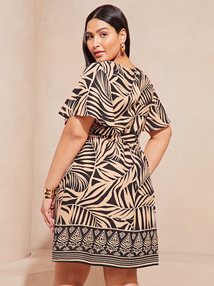 Lipsy Camel Curve Short Sleeve Round Neck Tie Waist Shift Dress - Image 2 of 4