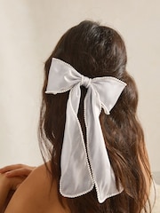 Silver Tone Pearl Bow Clip - Image 2 of 6