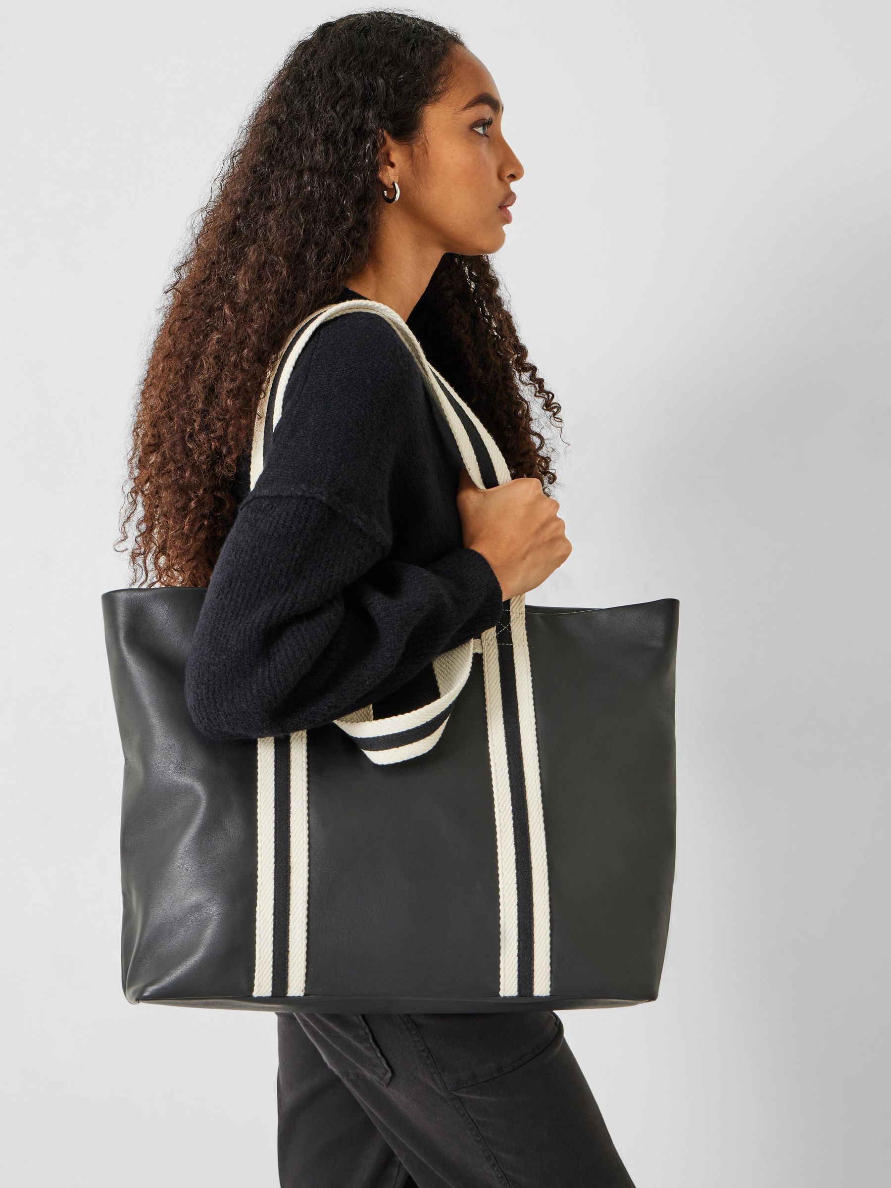 【中古】 Tote Right Just / バッグ - STORE™︎） x Black（WARENFAUS バッグ
