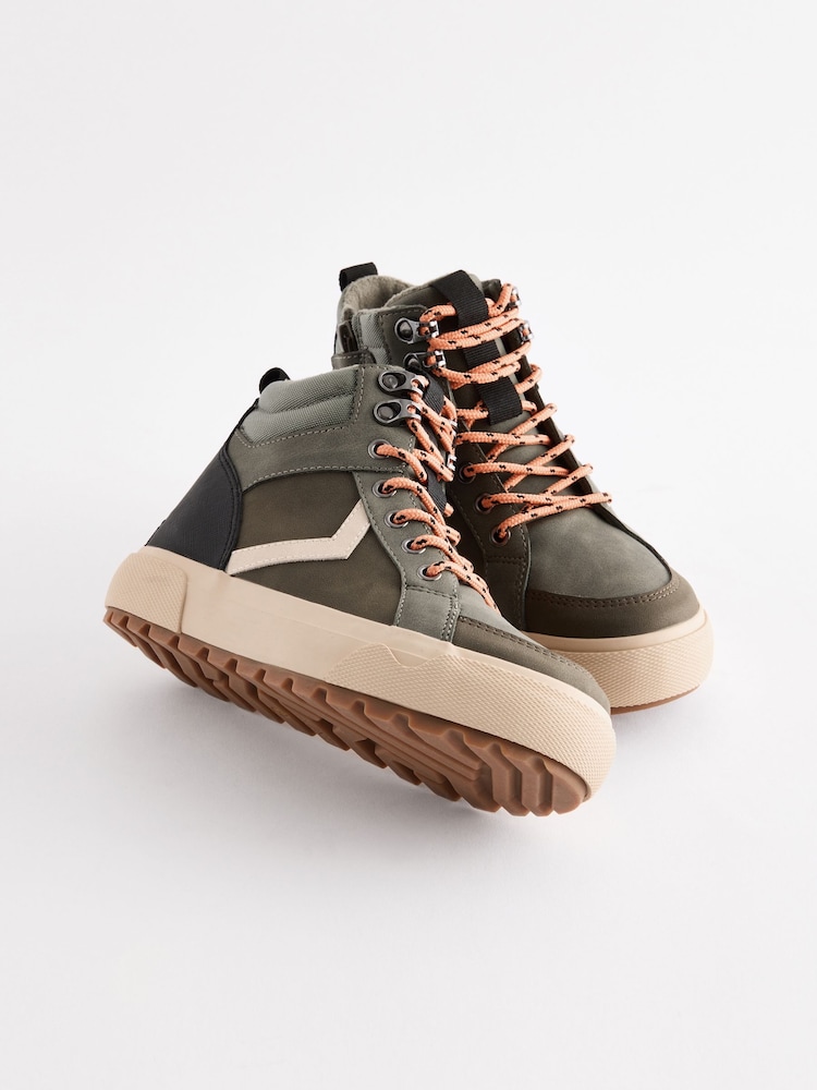 Khaki - Hohe Stiefel mit Profilsohle - Bild 1 von 6 Khaki - Hohe Stiefel mit Profilsohle - Bild 1 von 6