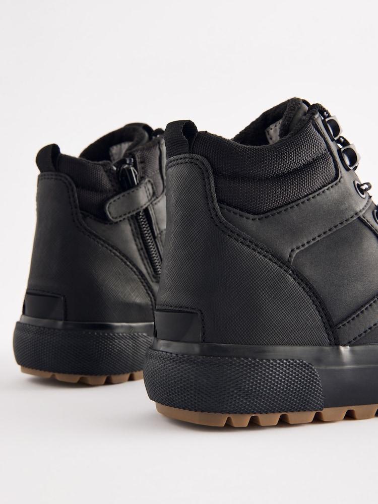 Schwarz - Hohe Stiefel mit Profilsohle - Bild 6 von 6 Schwarz - Hohe Stiefel mit Profilsohle - Bild 6 von 6