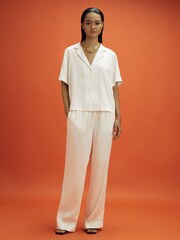 Reiss x McLaren F1 Team White Multi Monte Carlo Exclusive Cuban Collar Shirt - Image 3 of 9