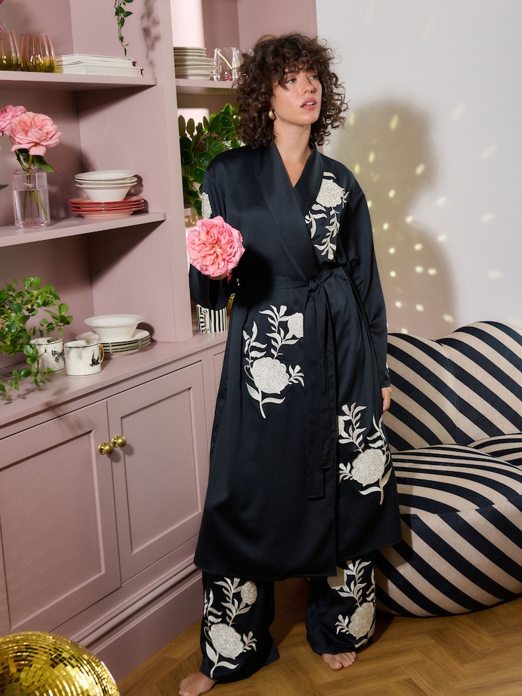 Rockett St George Black/White Hammered Satin Wrap Robe - Image 1 of 9