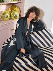 Rockett St George Black/White Hammered Satin Wrap Robe - Image 4 of 9