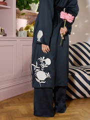 Rockett St George Black/White Hammered Satin Wrap Robe - Image 6 of 9
