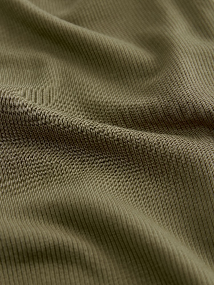 Olivno zelena - Mehka na dotik rebrasta pletena jopa s TENCEL™ Lyocell - Slika 6 iz 6