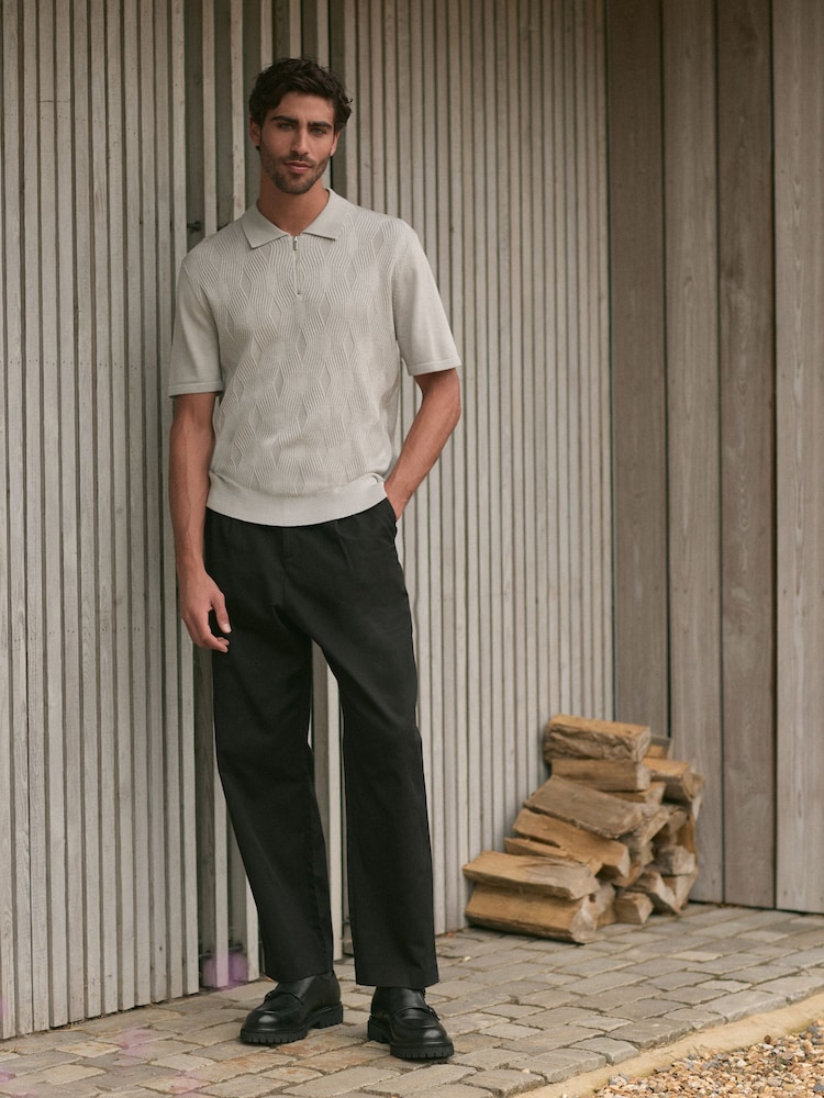رمادي ثلجي - Regular Fit Textured Knit Quarter Zip Polo Shirt - صورة 2 من 8