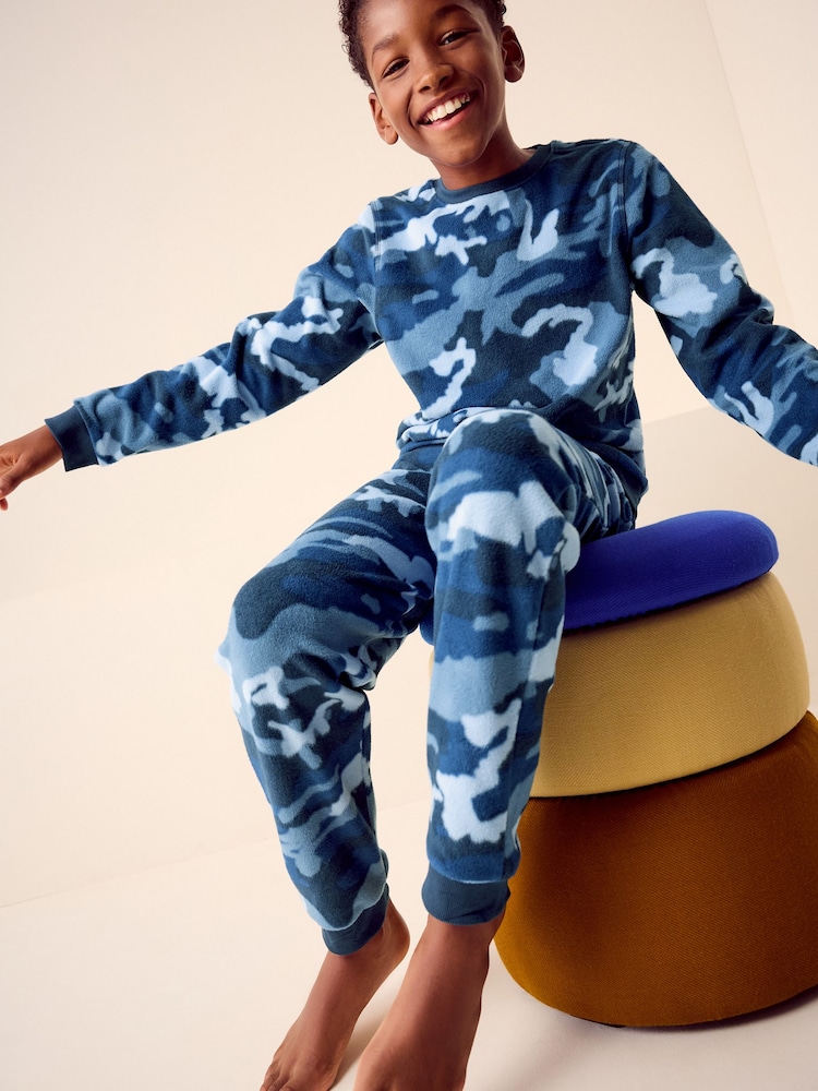 Camuflaje en azul marino - Pijamas de polar de tacto suave con elastano (3-16 años) - Imagen 2 de 7 Camuflaje en azul marino - Pijamas de polar de tacto suave con elastano (3-16 años) - Imagen 2 de 7
