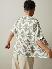 Reiss Sage Green Marabel 9-13 yrs Relaxed Printed Cuban Collar Shirt - Image 4 of 5