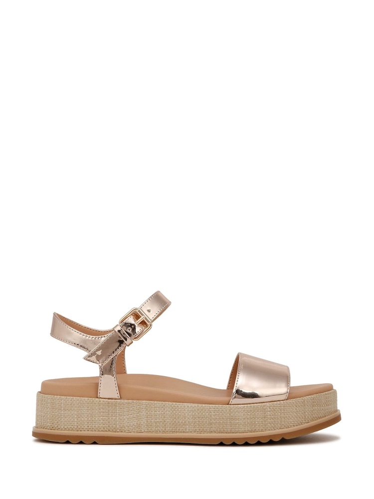 Gold - Naturalizer Zane Sandalen mit Plateausohle - Bild 1 von 7 Gold - Naturalizer Zane Sandalen mit Plateausohle - Bild 1 von 7