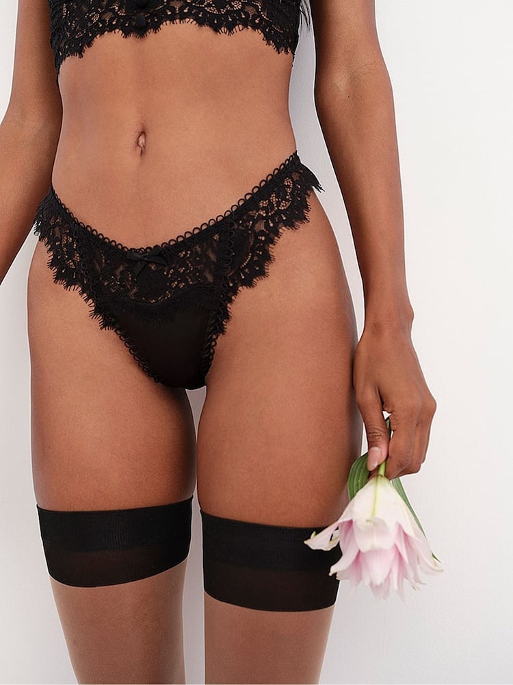 أسود - سروال داخلي رفيع دانتيل Faye من Victoria's Secret - صورة 1 من 4 أسود - سروال داخلي رفيع دانتيل Faye من Victoria's Secret - صورة 1 من 4