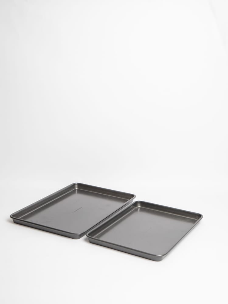 Masterclass Set of 2 Grey Non-Stick Baking Trays - Image 3 of 3 Masterclass Set of 2 Grey Non-Stick Baking Trays - Image 3 of 3