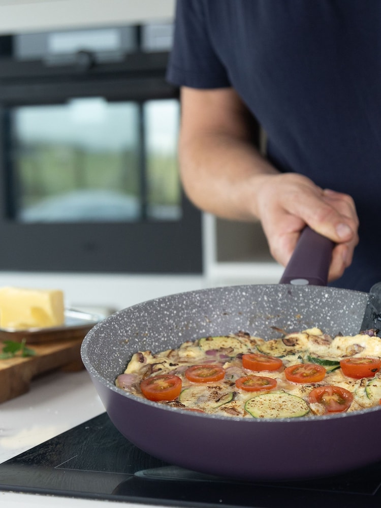 Masterclass Set of 2 Cast Aluminium Frying Pans - 4şəkildən 2 şəkil Masterclass Set of 2 Cast Aluminium Frying Pans - 4şəkildən 2 şəkil