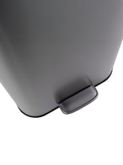 Charles Bentley Silver 30L Slimline Kitchen Pedal Bin - Image 6 of 6