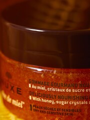 Nuxe Rêve de Miel® Body Scrub 175ml - Image 4 of 5