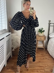 Style Cheat Monochrome Toni Long Sleeved Pleated Maxi Dress - Image 1 of 4