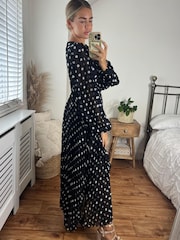 Style Cheat Monochrome Toni Long Sleeved Pleated Maxi Dress - Image 3 of 4