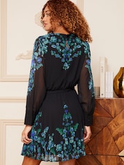 V&A | Love & Roses Black and Blue Printed Round Neck Pleated Long Sleeve Belted Mini Dress - Image 3 of 4