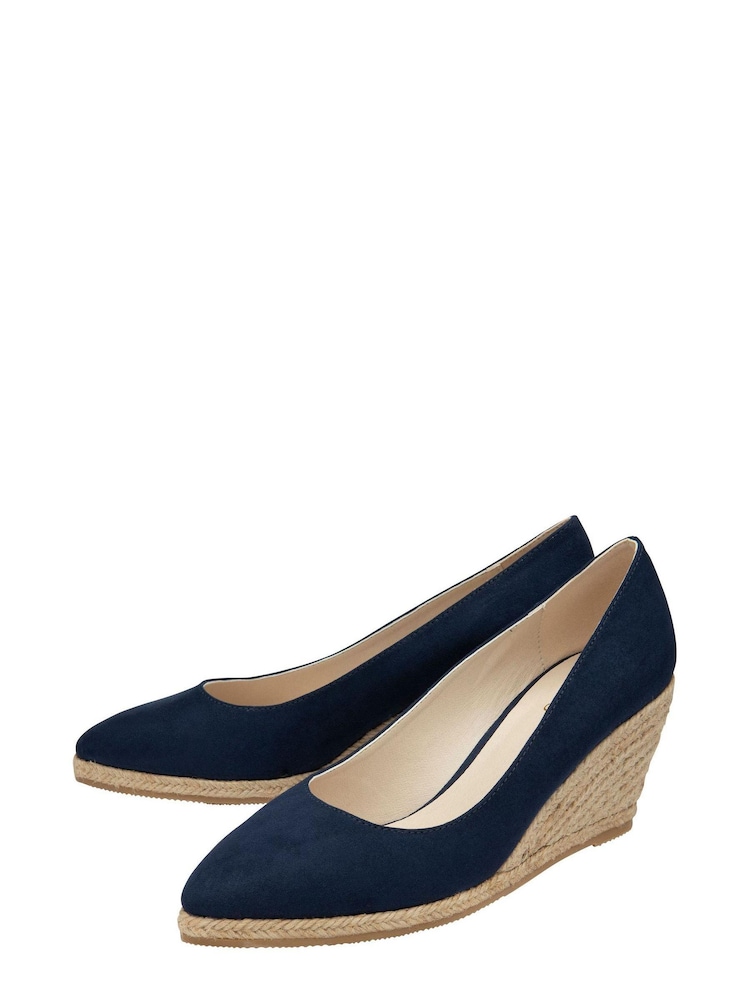 Lotus Schuhe Espandrilles mit geschlossener Zehenpartie und Absatz - Bild 1 von 4 Lotus Schuhe Espandrilles mit geschlossener Zehenpartie und Absatz - Bild 1 von 4