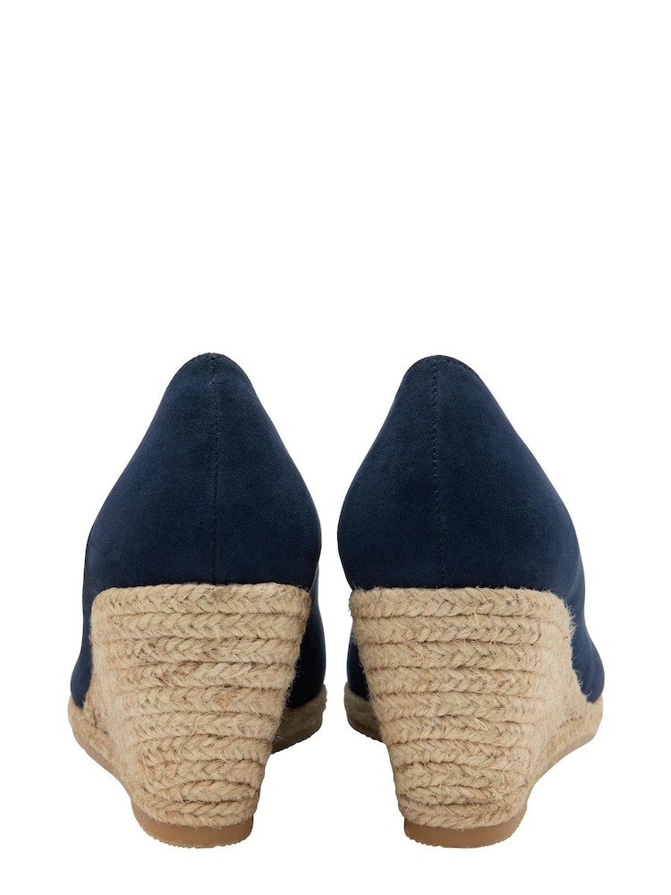 Lotus Schuhe Espandrilles mit geschlossener Zehenpartie und Absatz - Bild 2 von 4 Lotus Schuhe Espandrilles mit geschlossener Zehenpartie und Absatz - Bild 2 von 4