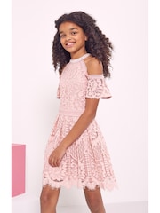 Rose - Robe grande occasion Lipsy en dentelle à épaules dénudées - Image 2 of 2