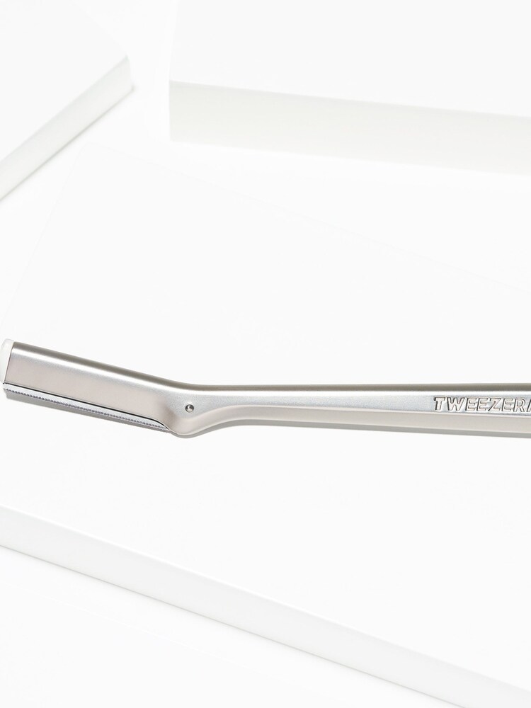 Tweezerman Facial Razor - Image 2 of 4 Tweezerman Facial Razor - Image 2 of 4