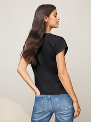 Schwarz - Lipsy T-Shirt mit Rundhalsausschnitt - Bild 2 von 4